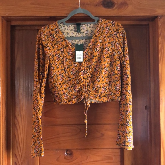 Crop Top with Bell Sleeves - Picture 3 of 5